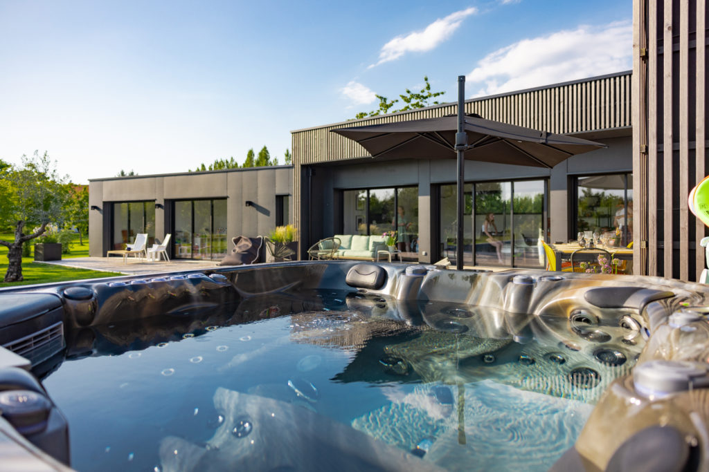 ©MARTIN FLAUX DECLERCQ PISCINES & SPAS 1743665852 NH2A1250 JPEG HD 300 Dpi